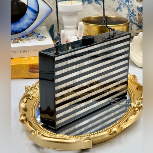 🆕 LULU GUINNESS 🧿 NWT Cassie Striped Black & Mother of Pearl Perspex Clutch - Picture 6 of 15